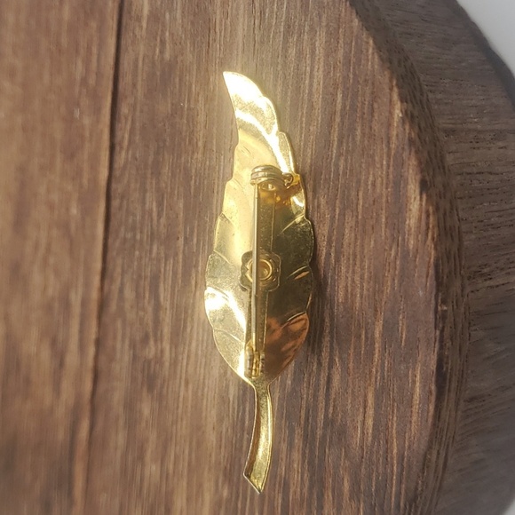 B648 riverfall feather pearl clawfoot brooch - Picture 3 of 3